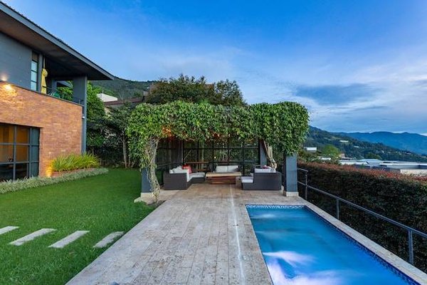 Les secrets d'une vente réussie de villa de luxe : expertise et stratégies exclusives