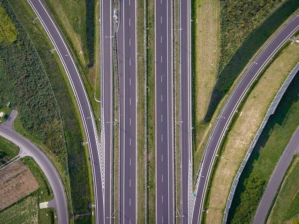 Comment les grands projets d'infrastructure impactent-ils la qualité de vie en ville?